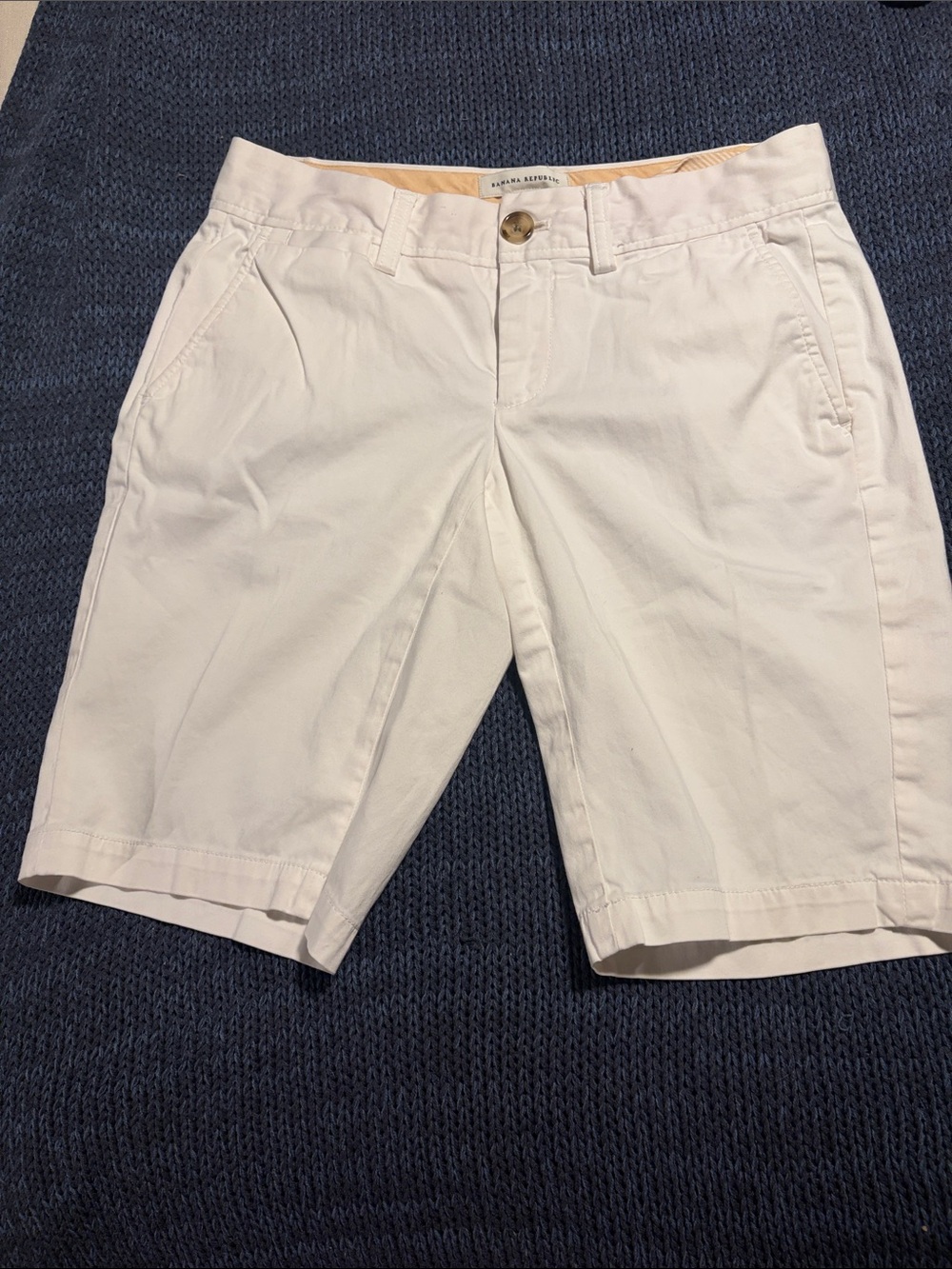 White Banana Republic Bermuda shorts size 2 stretch white shorts 4 pockets